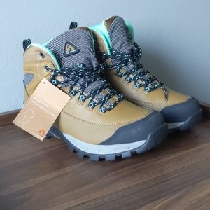 Incredible water proof NWT vegan hiking boots